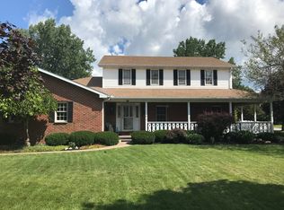 66 Bramble Rd, Williamsville, NY 14221