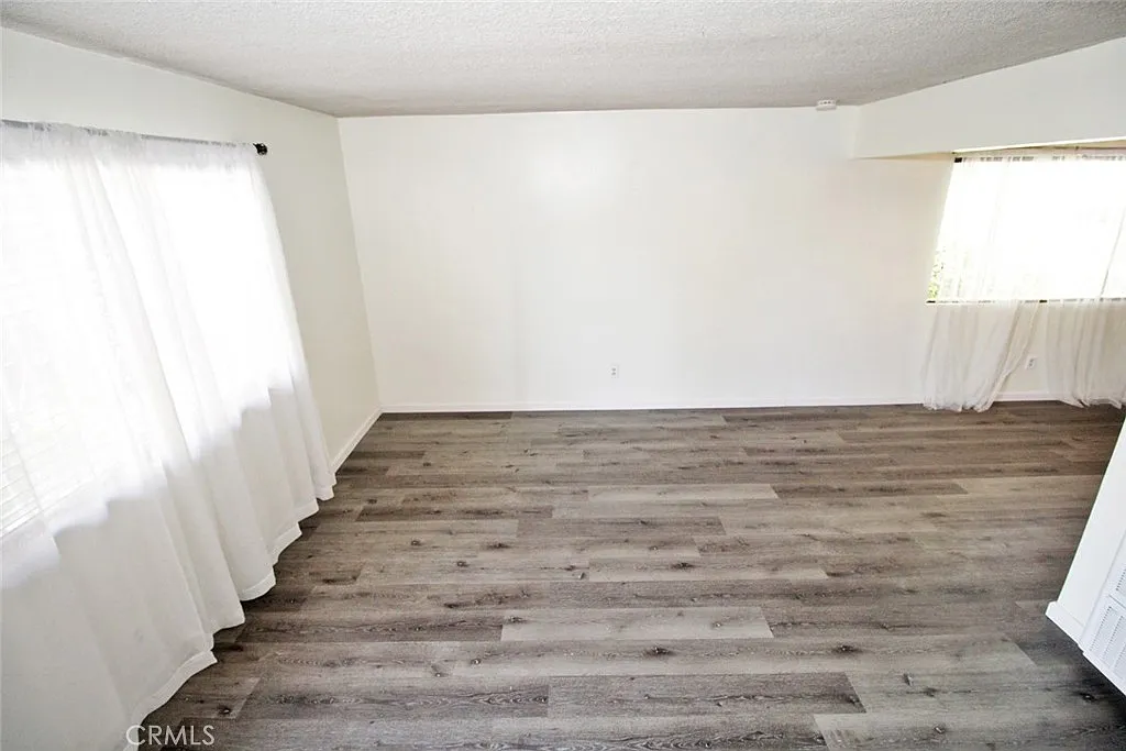 3 bed, 2132 sqft, $3,300 — Photo 3