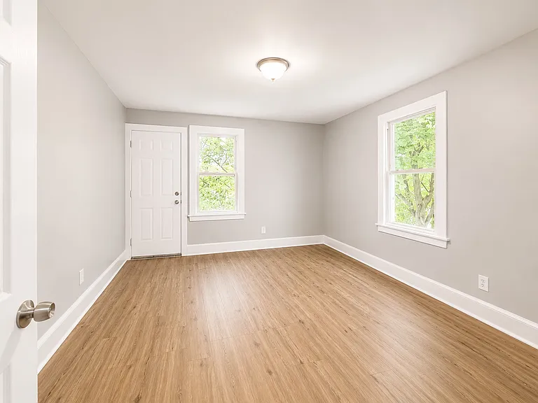 291 E Main St #2E — Photo 7