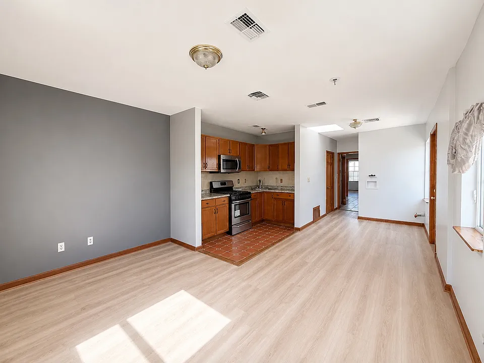 32 Lewis Ave #2