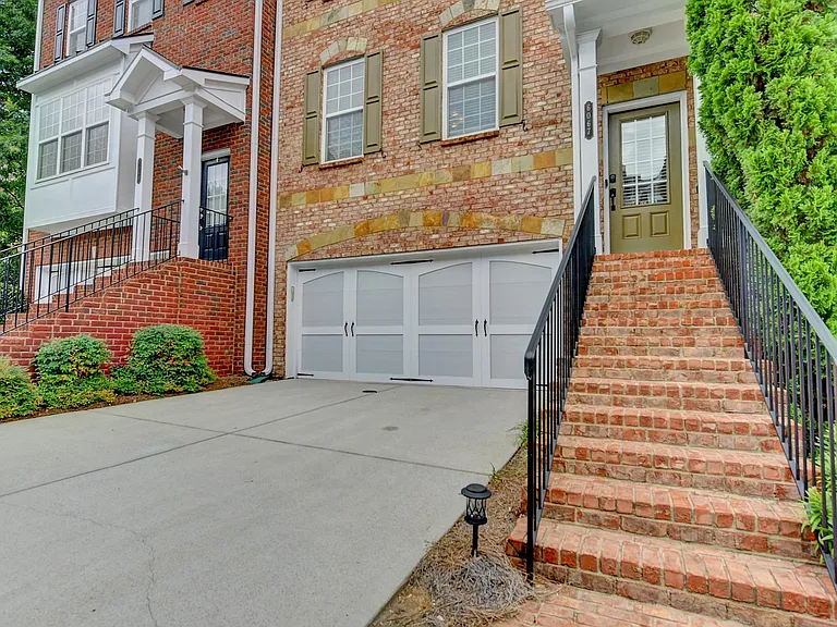 6067 Cameron Pointe — Photo 2