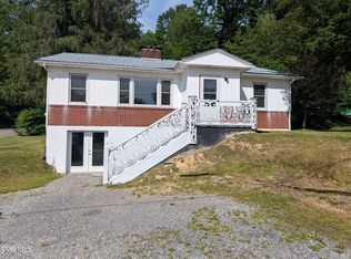 235 Glade St SE, Wise, VA 24293