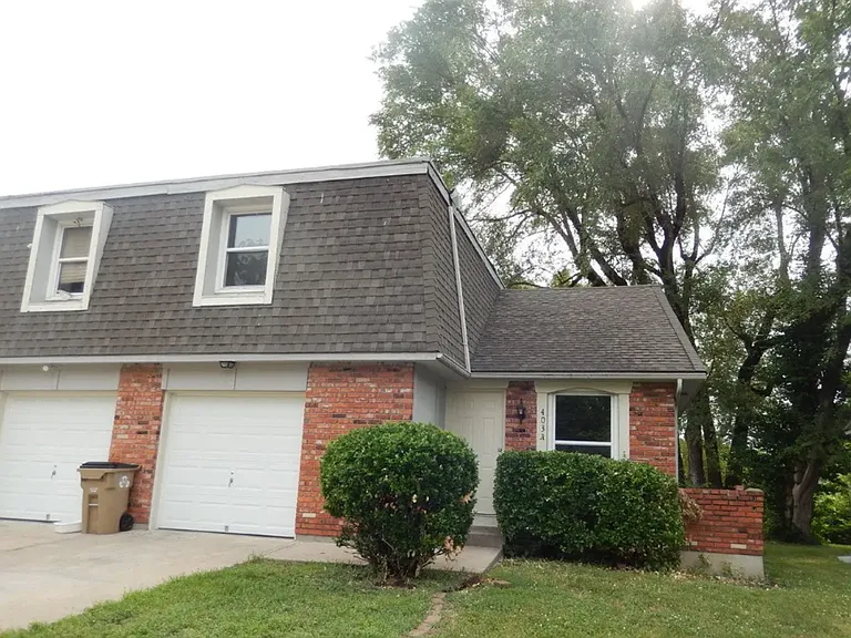 403 Hawthorne Court — Photo 1
