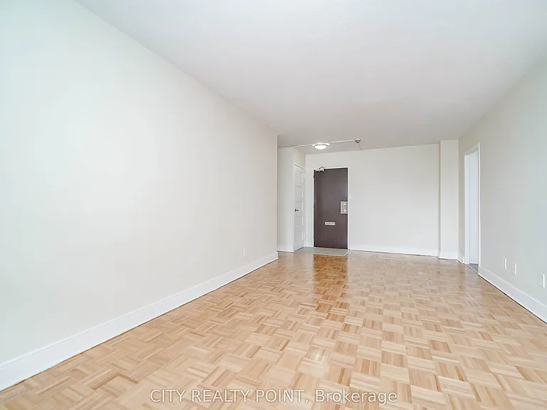 6200 Bathurst St #1408 — Photo 9