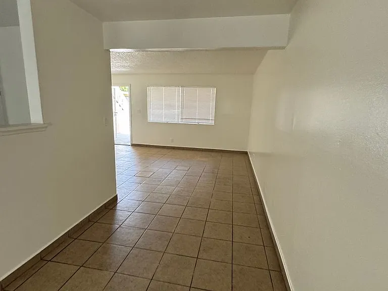 501 E Hurst St — Photo 6