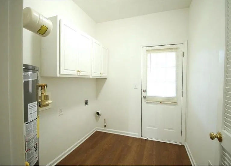 3915 Howell Park Rd — Photo 5