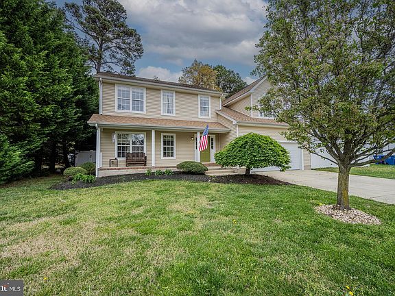 3rd image of 106 Caspian Dr