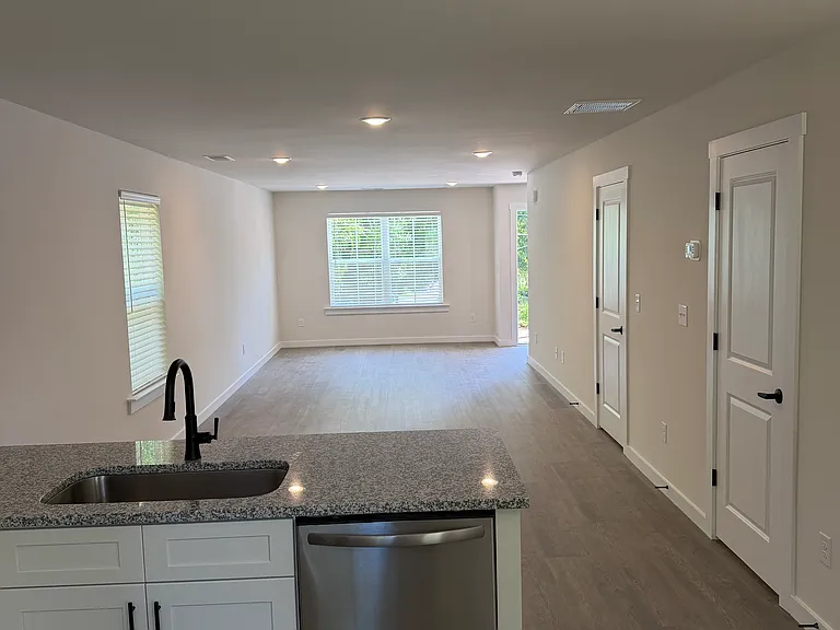 119 8th Avenue Dr SE — Photo 5