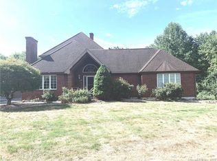 18 Pondview Dr, Manchester, CT 06040