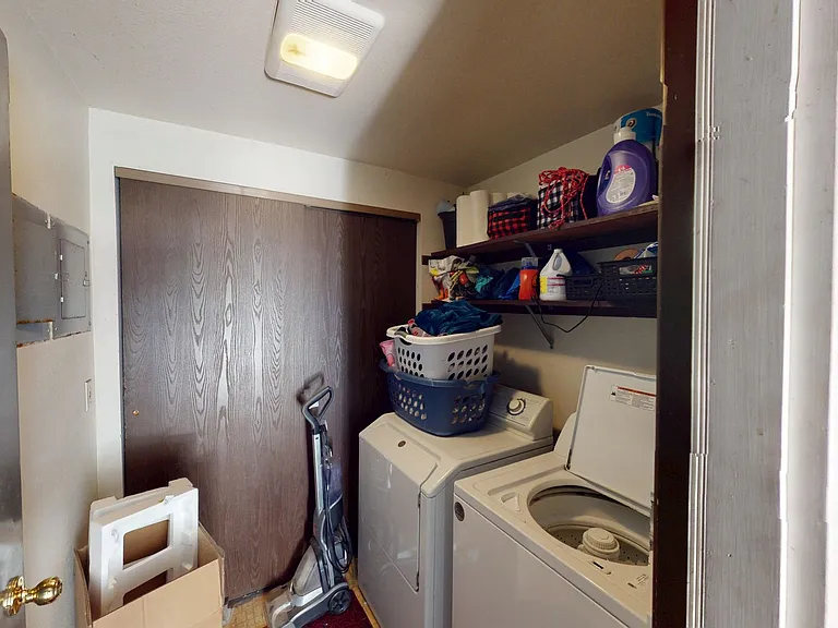 451 Loveridge Dr — Photo 12