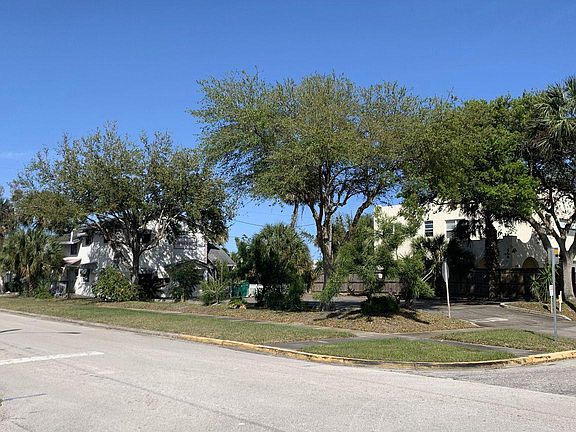 3rd image of 700 E Lincoln Ave