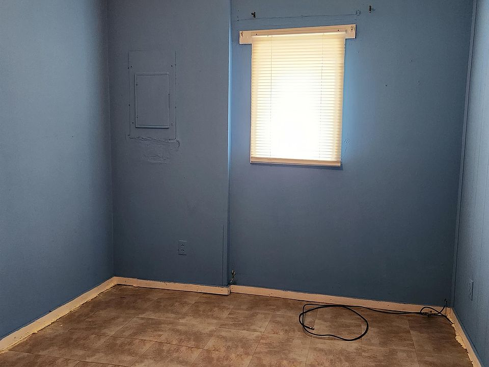 2nd image of 118 8th St #5