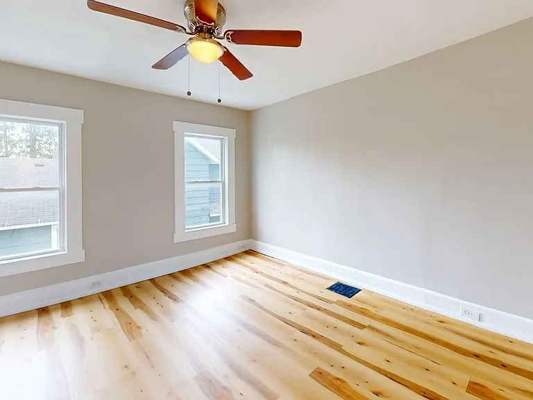 579 Broadway Ave — Photo 15