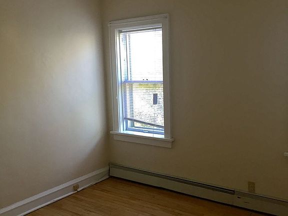 5th image of 2968 N Oakland Ave APT 1