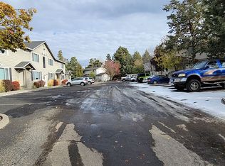 1260 NE Purcell Blvd APT 06, Bend, OR 97701