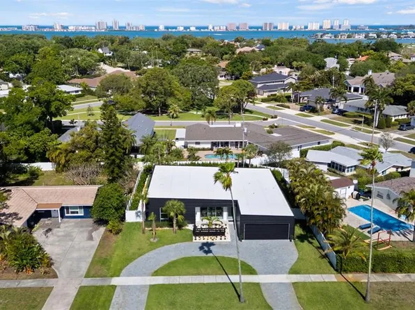 1304 Indian Rocks Rd, Belleair, FL 33756