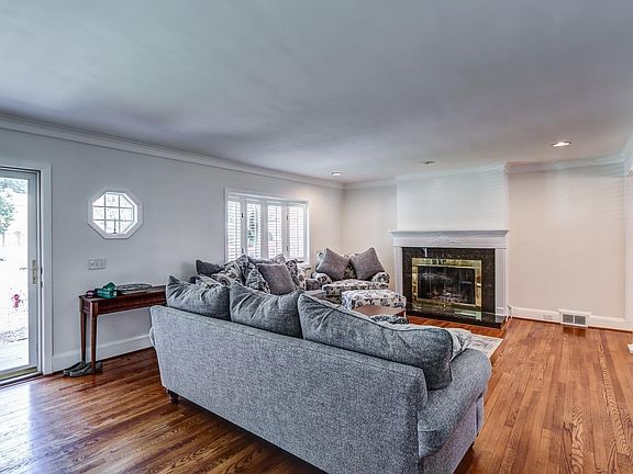 3rd image of 226 Brandon Ct