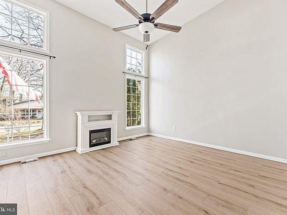 3rd image of 1233 Holly Vista Dr