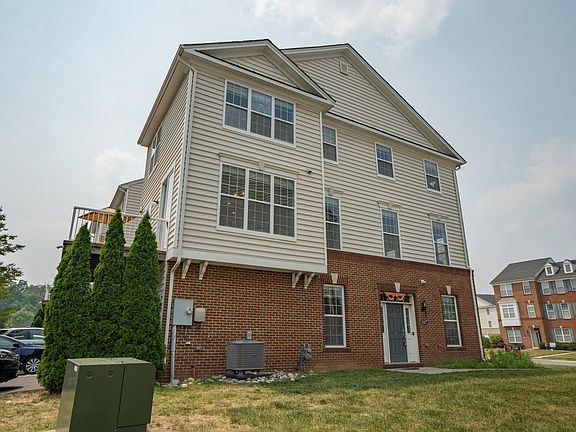 3rd image of 43177 Loudoun Reserve Dr