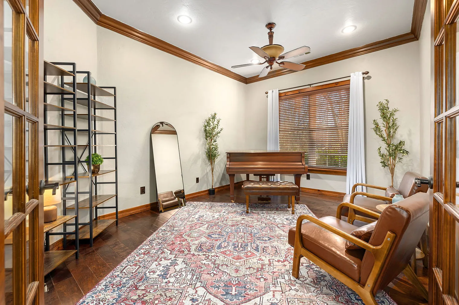 4 bed, 4.0 bath, 2938 sqft, $9,690 — Photo 3