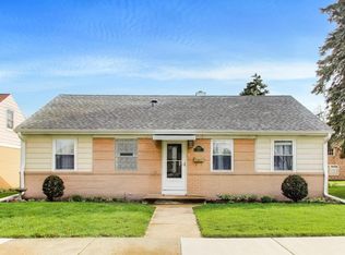 9529 Monroe Ave, Brookfield, IL 60513