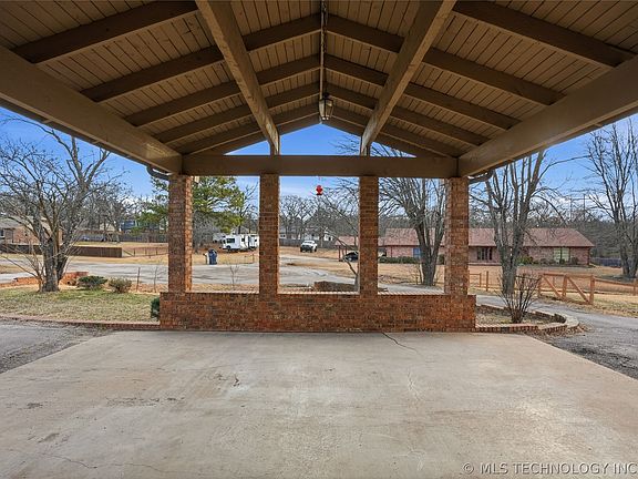 4th image of 6 Briarwood St