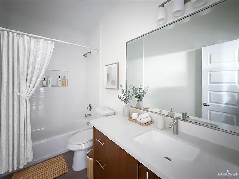 604 N Onyx Ave #4 — Photo 5
