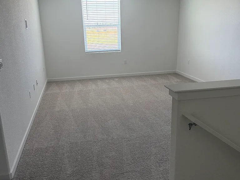 1091 Telford St — Photo 13