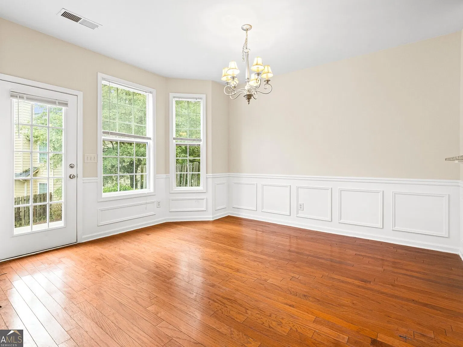 3 bed, 2.5 bath, 1524 sqft, $1,695 — Photo 4