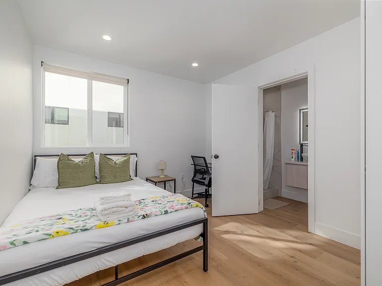 1223 W 37th Dr #1 — Photo 12