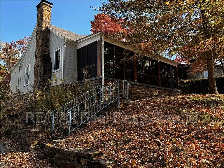 610 N Olive Ave — Photo 3