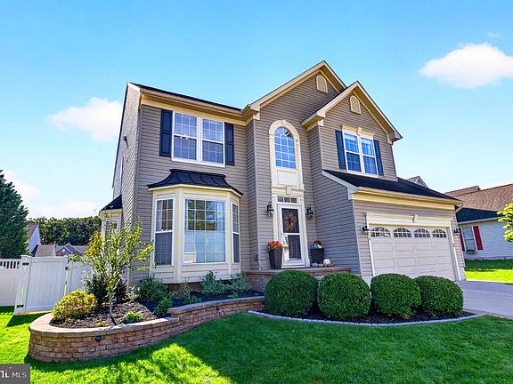 2nd image of 16 Wood Lark Dr