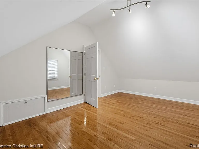 1688 Northlawn Blvd — Photo 29