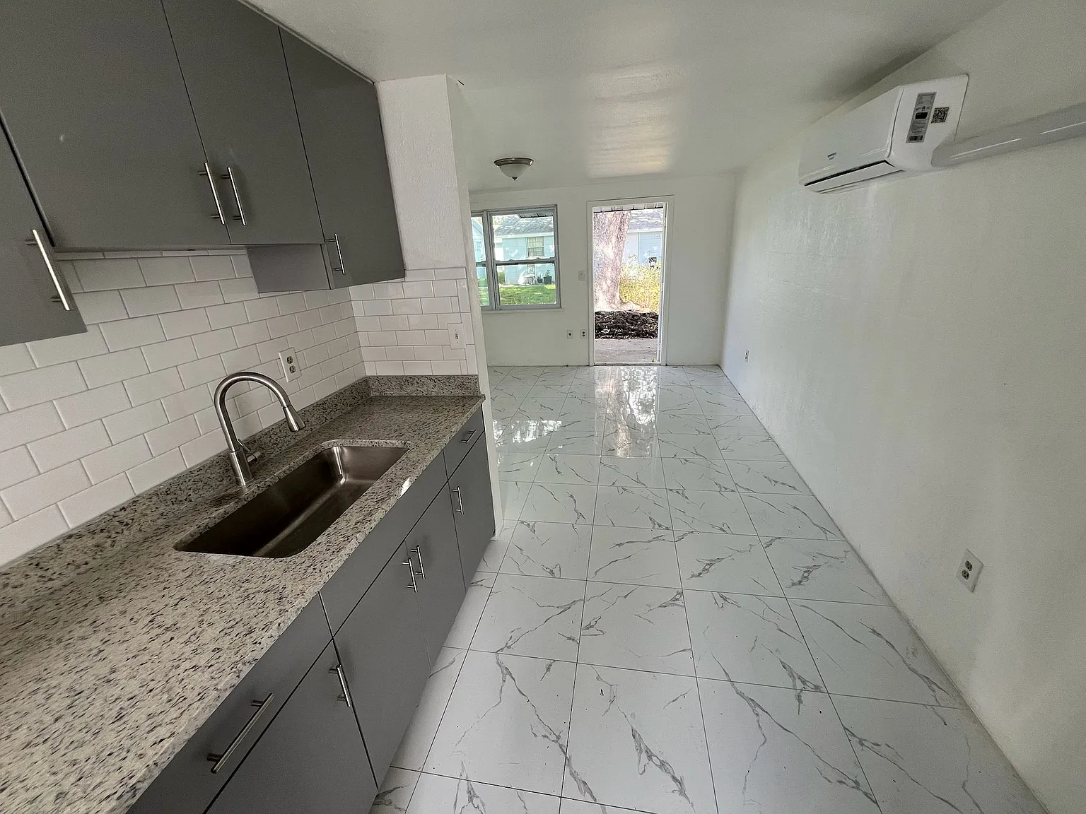 2 bed, 60 sqft, $1,350 — Photo 2