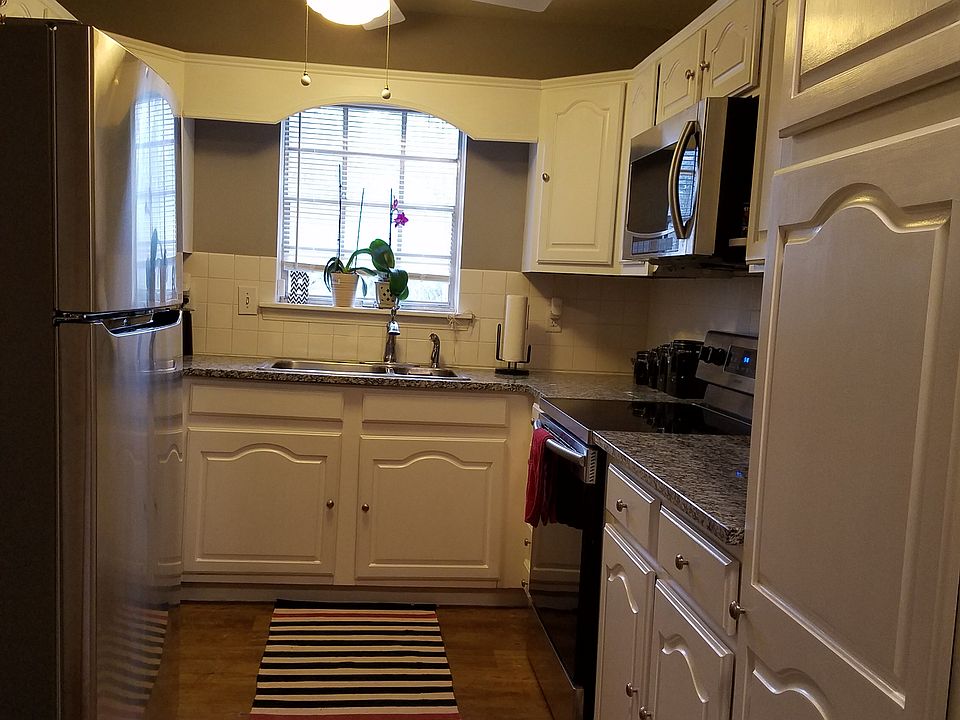 Kitchen. All stainless steel
