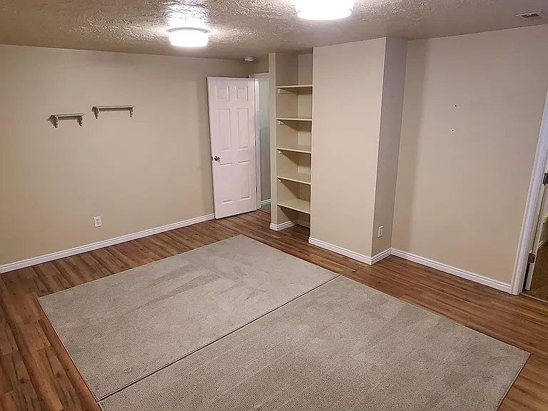 1182 E Searle Ln — Photo 13