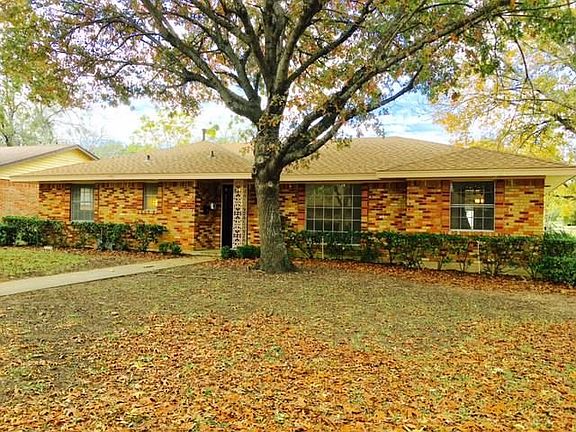 2nd image of 4024 Shady Hollow Ln