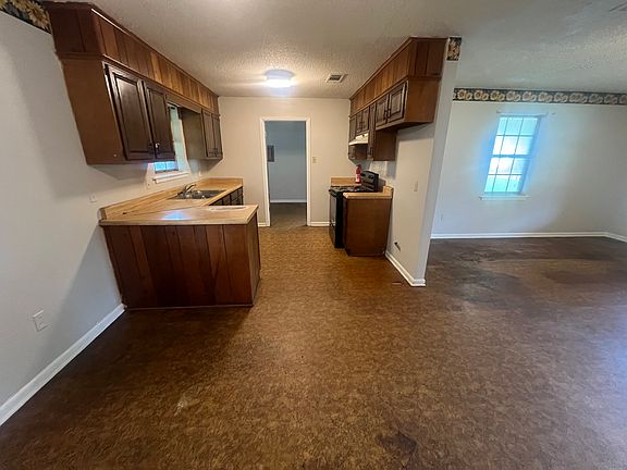 2nd image of 4520 Green St
