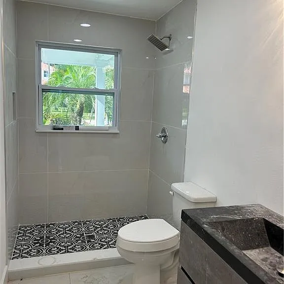 1331 Almeria Ave — Photo 6