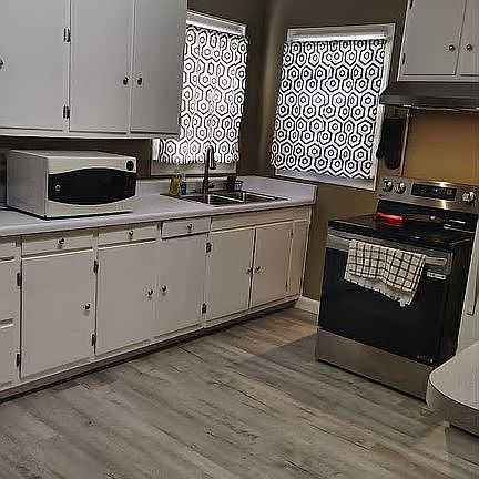 4th image of 742 Commerce St