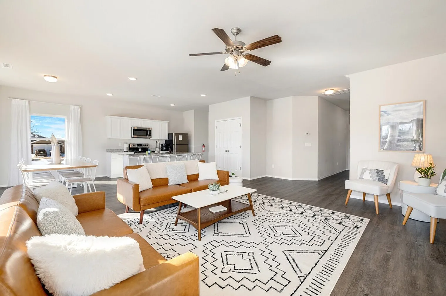 4 bed, 2.0 bath, 2055 sqft, $4,162 — Photo 4