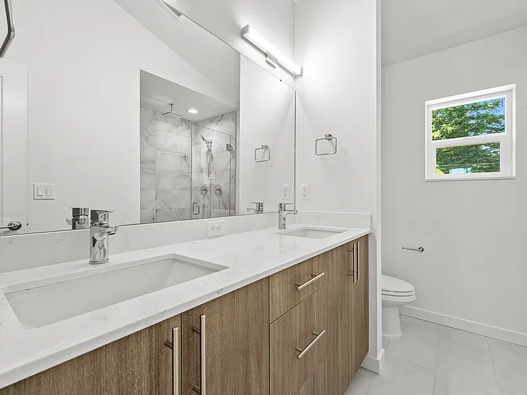 2544 NE 143rd St #B — Photo 11