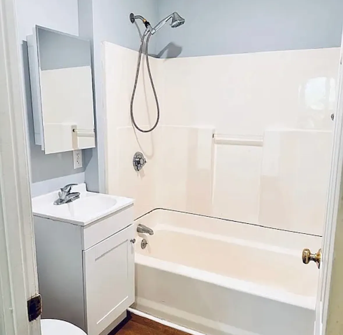 2 bed, 1000 sqft, $2,100 — Photo 4