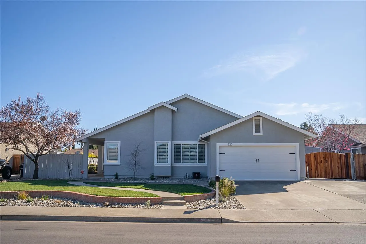 323 Quartz Cir photo 1