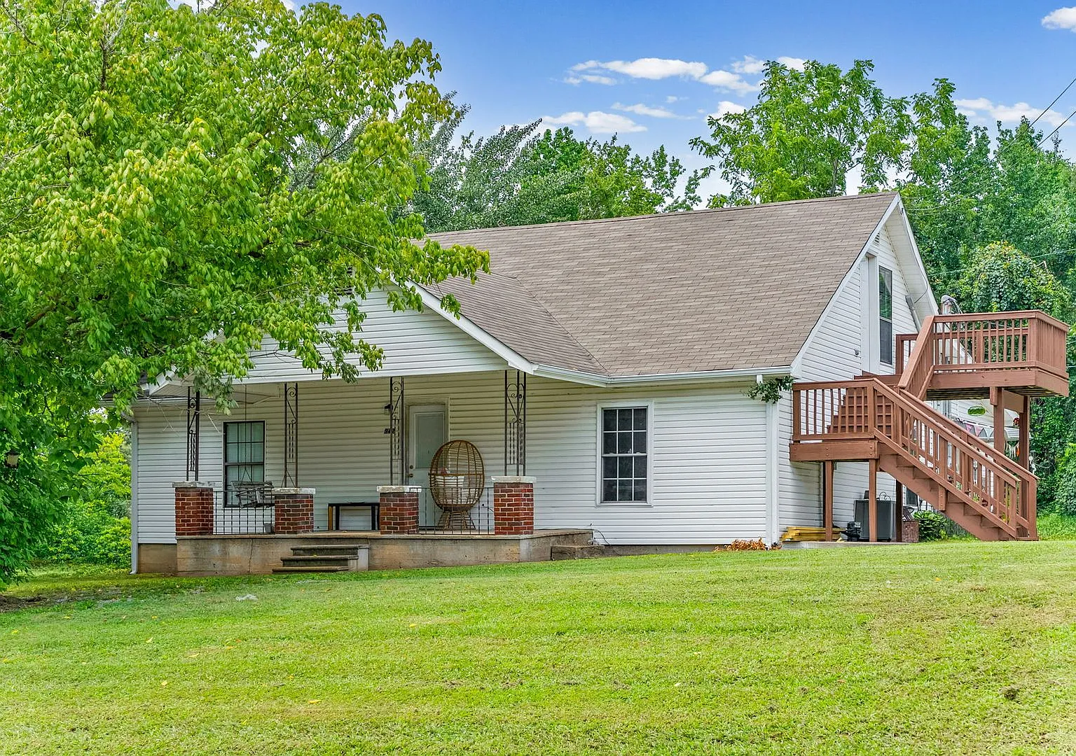 942 Cumberland Dr * — Photo 1