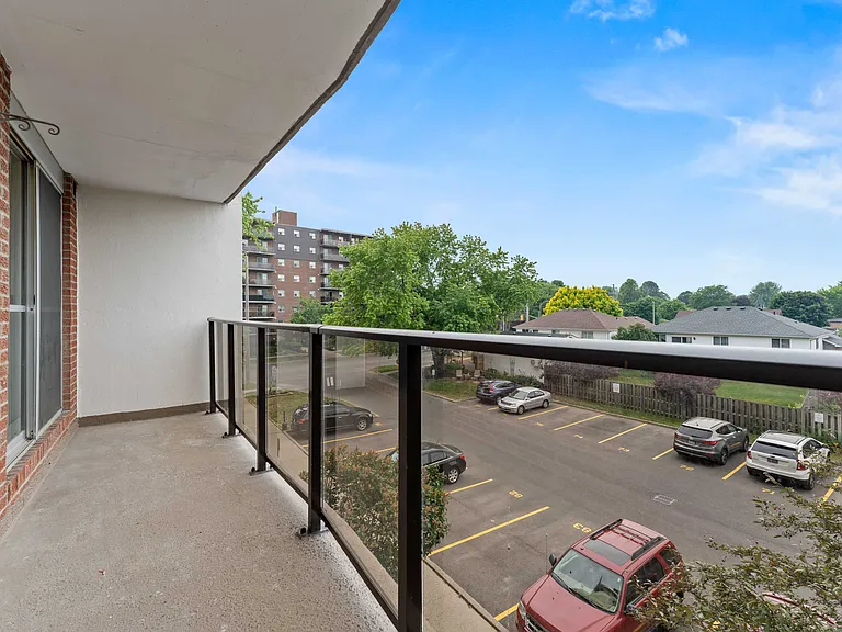 47 Memorial Dr — Photo 22