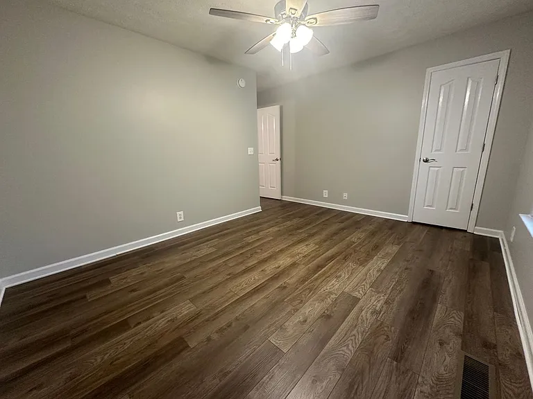 2434 Willowbrook Dr — Photo 11