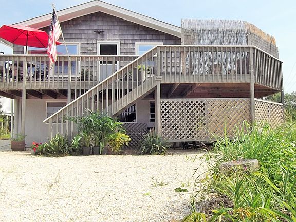 Beach Block Raised Ranch