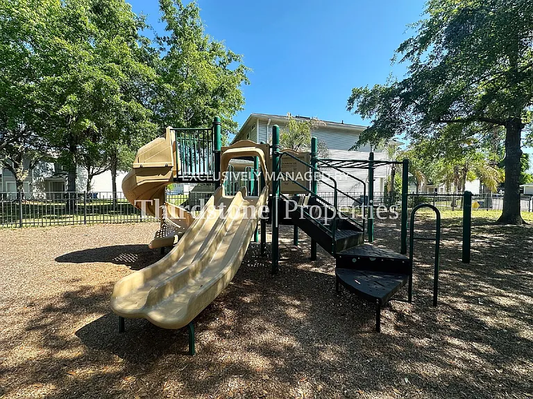 1660 Biscayne Bay Cir — Photo 24
