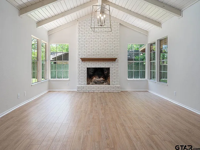 509 Winchester Dr — Photo 1
